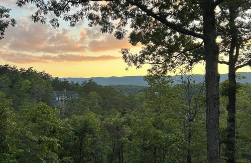 Basye House | Cabin sleeps 8+ close to slopes and lodge