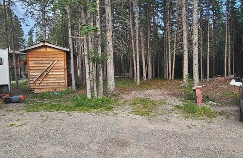 Hinton Cabin | Cabin style bunkie.