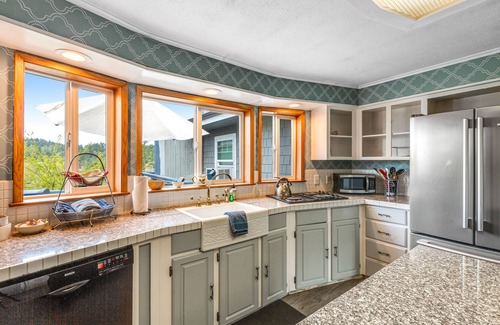 Deer Harbor Cabin | Cabin-Style Cottages w/Private Hot Tub, & View of Lagoon Deer and Harbor