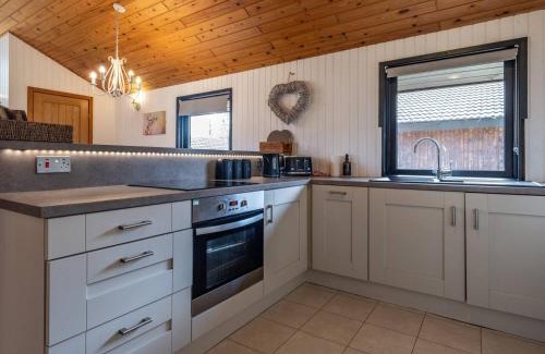Hallington House | Cabin W Hot Tub, Sauna, King Beds, National Park