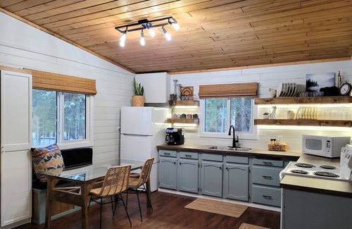 West Central Saskatchewan Cabin | Cabin WiFi Fireplace Pet friendly Fishing XL treed lot @ Delaronde