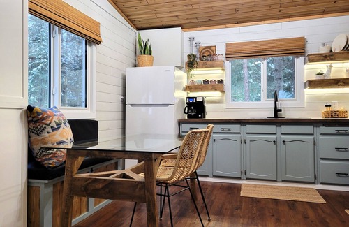 West Central Saskatchewan Cabin | Cabin WiFi Fireplace Pet friendly Fishing XL treed lot @ Delaronde