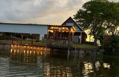 Taylor Creek Cabin | Cabin with Boat Dock