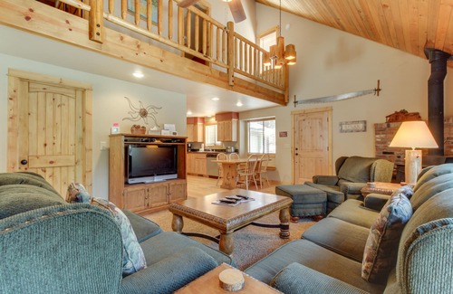 Sunriver House | Cabin with fireplace in a great location - SHARC passes included