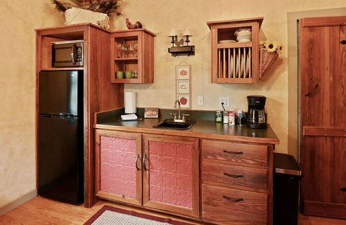 Fredericksburg Cabin | Cabins on Knopp School-Chula Vista Cabin - Private Hot tub - Romantic Getaway