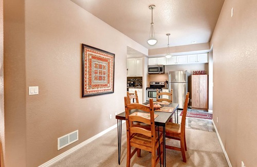 Superior Apartment | Cable TV, free WiFi, patio, washer dryer, private, close to everything