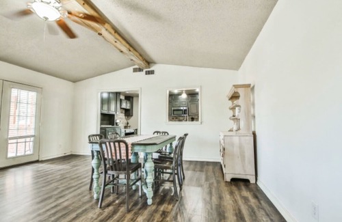 Lubbock House | Cactus Casita *Pets Welcome* Close & Easy access to Campus, Hospitals, and more!