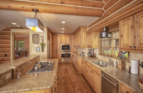 Victor House | Caddis Cabin Western Style Teton Springs Home in Victor, ID w/A/C & Hot Tub