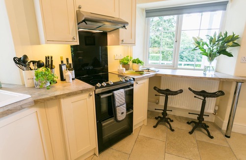 Llanfairfechan Cottage | Cae Mab Dafydd - a cosy fire that sleeps 3 guests in 2 bedrooms