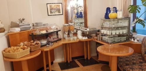 Niederfell House | Cafe-Konditorei-Pension Sander