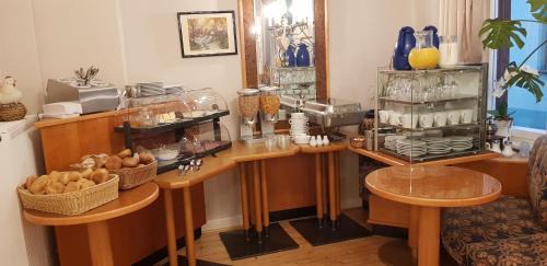 Niederfell House | Cafe-Konditorei-Pension Sander