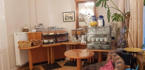 Niederfell House | Cafe-Konditorei-Pension Sander