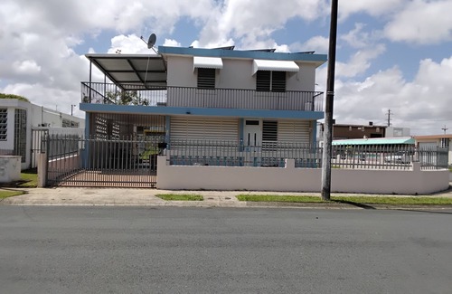 Caguas House | Caguas 2 Story 5 BR Home w/Solar Panels, A/C and WiFi