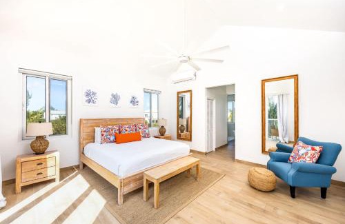 Leeward Settlement House | Caicos Cove Villa 4BR, Pool, 5 mins to Grace Bay
