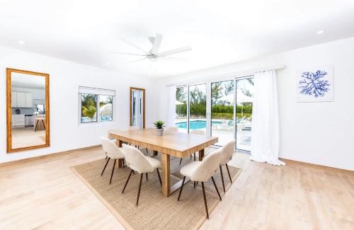 Leeward Settlement House | Caicos Cove Villa 4BR, Pool, 5 mins to Grace Bay