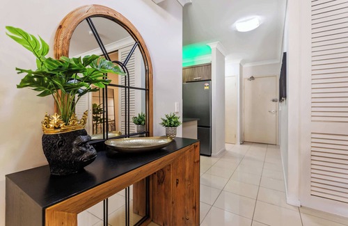 Westcourt Apartment | Cairns 2BR Jungle Retreat – Top Floor & Pool View
