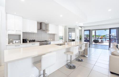 Trinity Park House | Cairns Beaches Home, Marina View, Sleeps 12