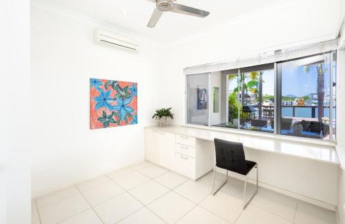 Trinity Park House | Cairns Beaches Home, Marina View, Sleeps 12