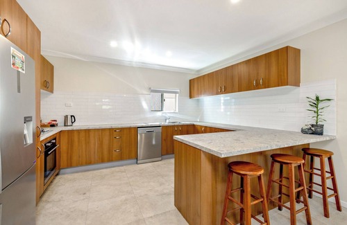 Cairns House | Cairns Central Walking Distance "Downstairs"