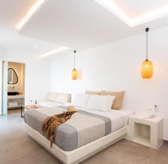 Fira Apartment | Caldera Cliff Illusion