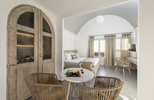 Megalochori Hotel | Caldera's Dolphin Suites