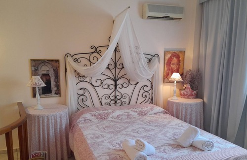 Atsipópoulon Apartment | Calergi 3 - 1BDR Apt - Panoramic Terrace - Amazing Pool - Fast WiFi 79 Mbps