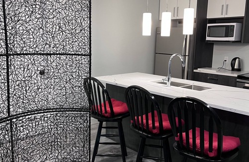Citadel House | Calgary elegant single room &shared bathroom close LRT&free parking