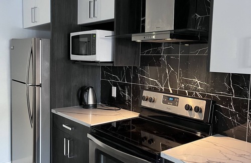 Citadel House | Calgary elegant single room &shared bathroom close LRT&free parking