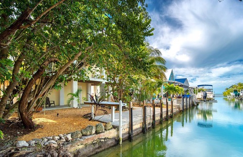 Cutthroat Harbor Estates House | Calico Jack Hideaway
