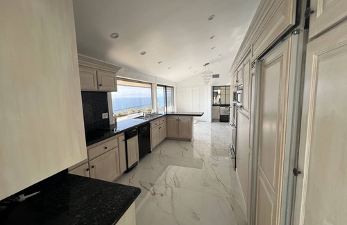 Palos Verdes Estates House | California Dream Bluff home on over an acre of flat land & the water @ your feet