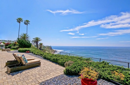 Palos Verdes Estates House | California Dream Bluff home on over an acre of flat land & the water @ your feet