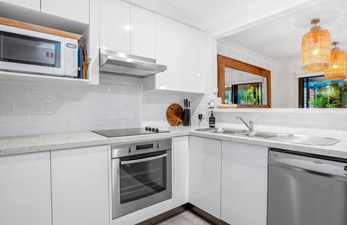 Byron Bay Villa | Calinda Sol 11 - all of Byrons favourite cafes, beaches and stores all within 5 min