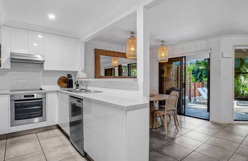 Byron Bay Villa | Calinda Sol 11 - all of Byrons favourite cafes, beaches and stores all within 5 min