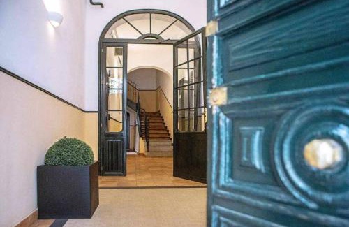 Barrio de las Letras Apartment | Calle Huertas Corazón by RegalateMadrid