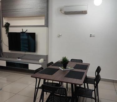 Taman Mount Austin Apartment | Calm and Peaceful Lake View Mount Austin Apartment