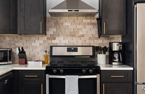 Austin House | Calm Cherry Creek South Austin Stunner| AVAIL ACL