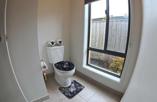 Kalkallo House | Calm, Cozy & Convenient Your Home Away from Home