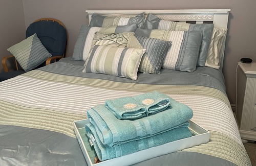 Northwest Pensacola House | “Calm Seas” Private bedroom, Private Bathroom, pool, and nearby beaches