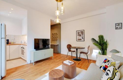 Silly-Gallieni Apartment | Calm Square Flat