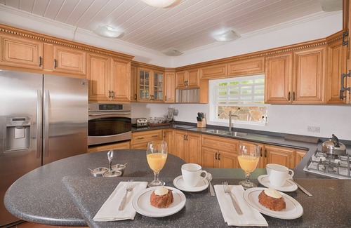 Park Bay Villa | Calmando. Enjoy some of the best oceanfront views Crown Point has to offer.