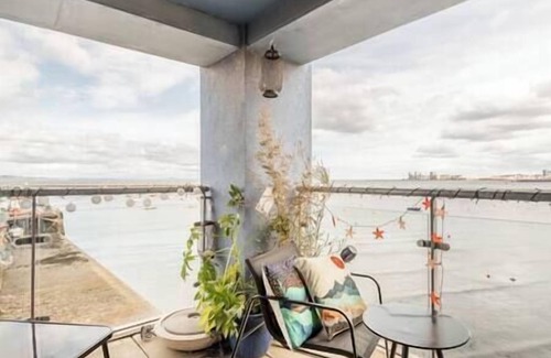 Granton Apartment | Calming Sea View City Apartment