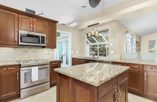 San Carlos Park House | Caloosa Palms-Villa with Pool Spa Game Room. Centrally Located to Naples Beaches