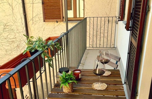 Calosso Apartment | Calosso Wine View Escape! Langhe for wine and truffle lovers, nature and relaxation.