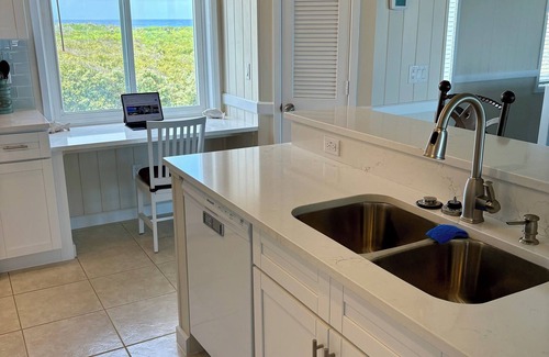 Great Guana Cay House | Calypso Cottage: Spacious 3Br/3.5Ba house with amazing views and private dock