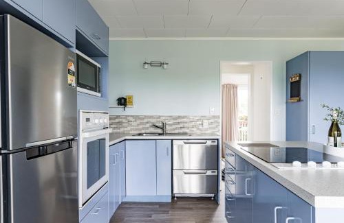 Raglan House | Calypso Cottage