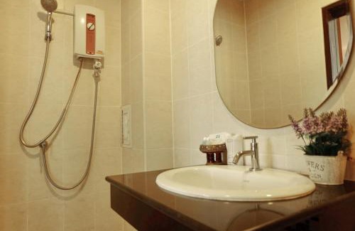 Nanai Road Hotel | Calypso Patong House