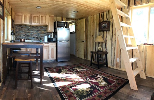 Soldotna Apartment | CAM'S LAKESIDE BUNKHOUSE