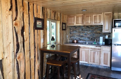 Soldotna Apartment | CAM'S LAKESIDE BUNKHOUSE