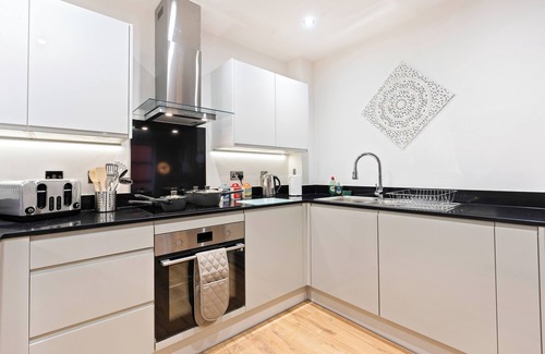 Birmingham City Centre Apartment | Camden Grove Suites