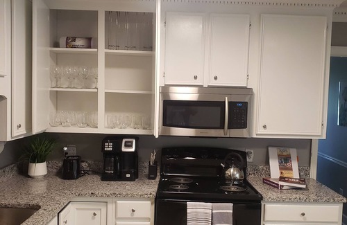 Albany House | Camdyn's Place. Cozy Comfy 3 Bedroom with 2 Bath